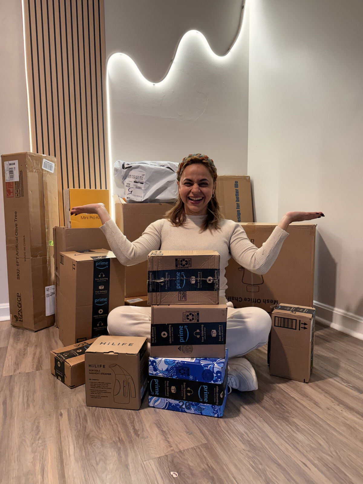 Carissa DeVries grabando una reseña de producto